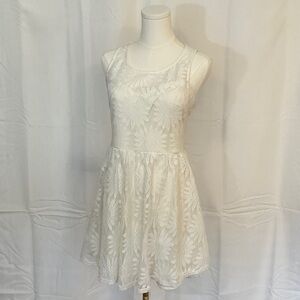 Chic White Floral Lace Mini Dress
